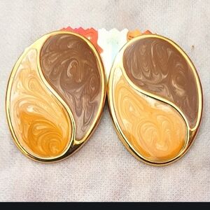 Pretty Vintage Earrings! In Excellent Condition! Stick In Post Style!